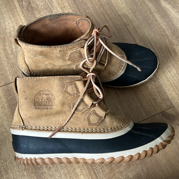 Sorel Shoes - Sorel Out N About Waterproof Black Tan Lace Up Leather Ankle Rain Boots Size 6.5